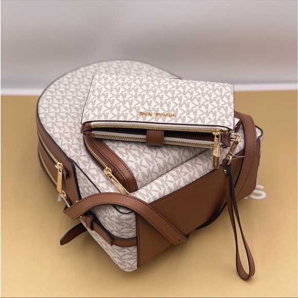 MICHAEL KORS JAYCEE MEDIUM
BACKPACK and Wallet Set VANILLA - Picture 5 of 14